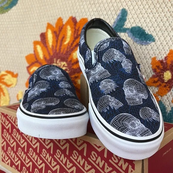Vans Classic Slip-On(Wireframe Skulls) Black/Trwht VNOA33TB9IBWMNS sneakers