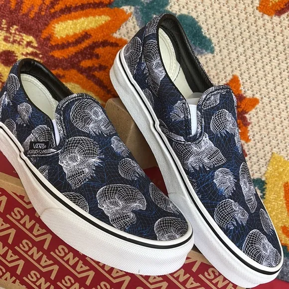 Vans Classic Slip-On(Wireframe Skulls) Black/Trwht VNOA33TB9IBWMNS sneakers