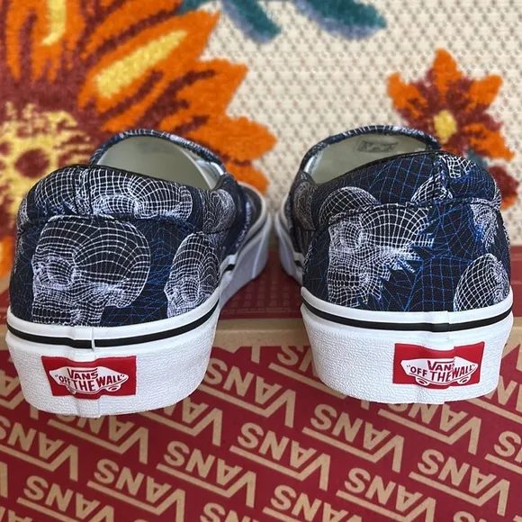 Vans Classic Slip-On(Wireframe Skulls) Black/Trwht VNOA33TB9IBWMNS sneakers