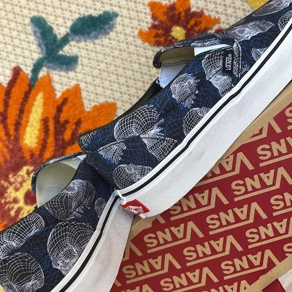 Vans Classic Slip-On(Wireframe Skulls) Black/Trwht VNOA33TB9IBWMNS sneakers
