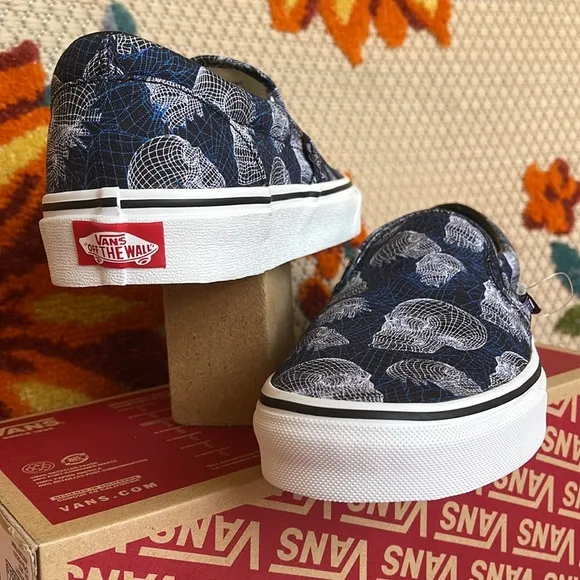Vans Classic Slip-On(Wireframe Skulls) Black/Trwht VNOA33TB9IBWMNS sneakers