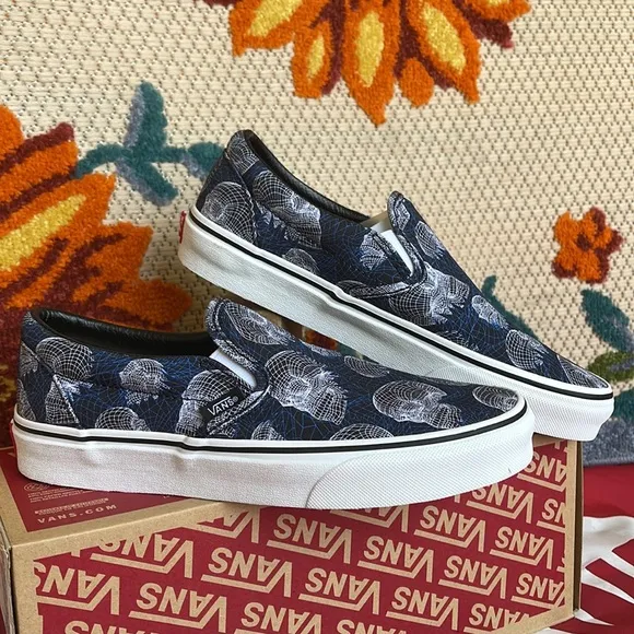 Vans Classic Slip-On(Wireframe Skulls) Black/Trwht VNOA33TB9IBWMNS sneakers