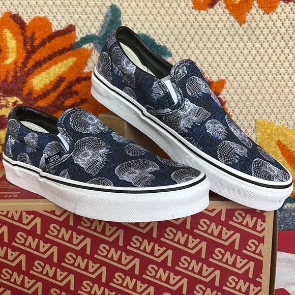 Vans Classic Slip-On(Wireframe Skulls) Black/Trwht VNOA33TB9IBWMNS sneakers