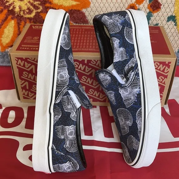 Vans Classic Slip-On(Wireframe Skulls) Black/Trwht VNOA33TB9IBWMNS sneakers