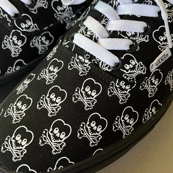 VANS | ComfyCush Authentic Shoes - Black (Cold Hearted)