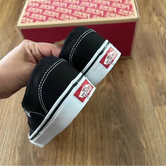 VANS off the wall black slip on shoes sneakers women’s 8 new in box
