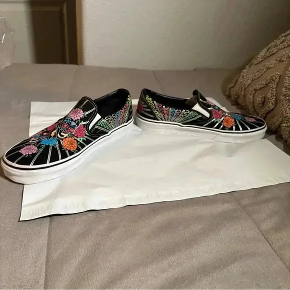 Vans off the wall classic slip on’s Dias de Los muertos shoes men 10.5 women 12