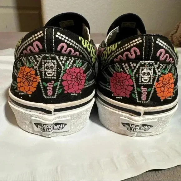 Vans off the wall classic slip on’s Dias de Los muertos shoes men 10.5 women 12