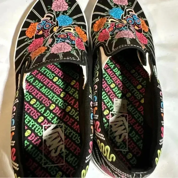 Vans off the wall classic slip on’s Dias de Los muertos shoes men 10.5 women 12
