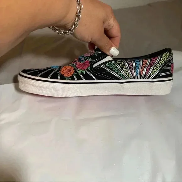 Vans off the wall classic slip on’s Dias de Los muertos shoes men 10.5 women 12