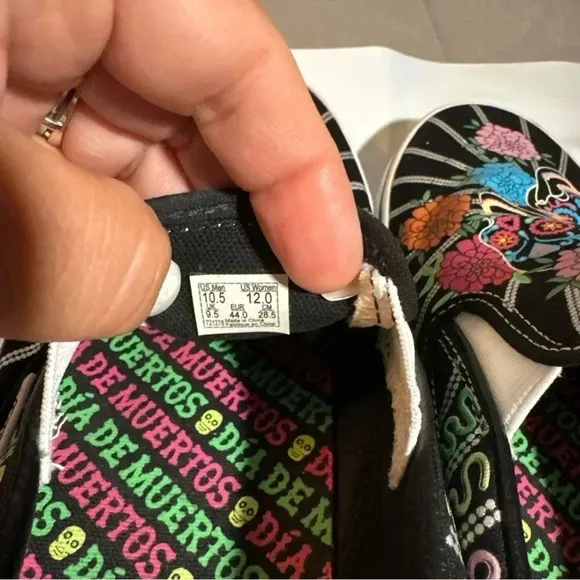 Vans off the wall classic slip on’s Dias de Los muertos shoes men 10.5 women 12