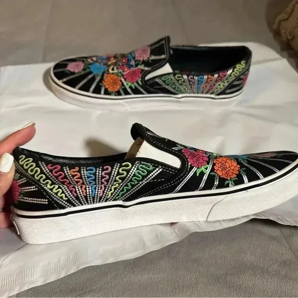 Vans off the wall classic slip on’s Dias de Los muertos shoes men 10.5 women 12
