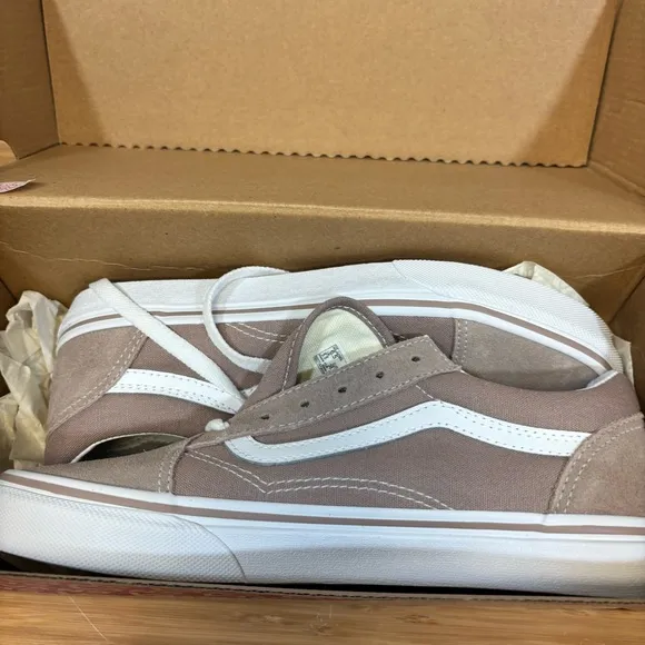 Vans Old Skool Low Top Tan  Lace Up Shoes Junior Size 6.5 Or Woman’s 8 EUR 38.5
