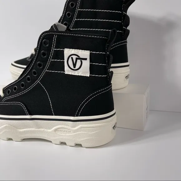VANS SENTRY WC WOMENS HIGH TOP SHOES SIZE 7 BLACK WHITE WAFFLECUP LACE UP CANVAS