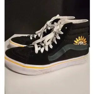 Vans Sneakers ComfyCush High Top Shoes Womens Size 7.5 Mens Size 6