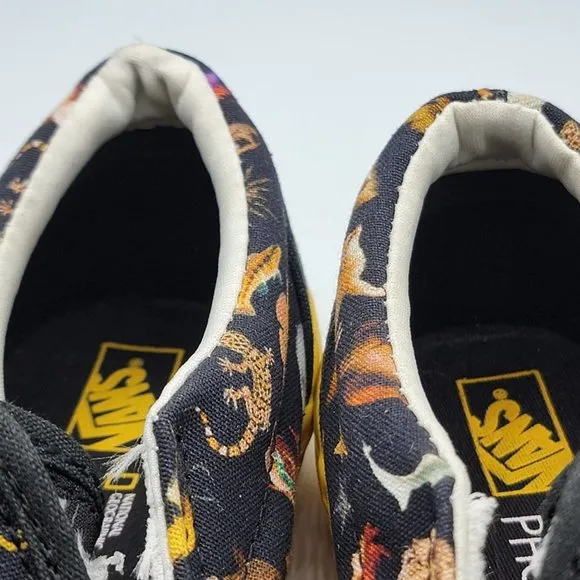 Vans x National Geographic Photo Ark Classic Slip On Kids 2 Black Yellow Animals