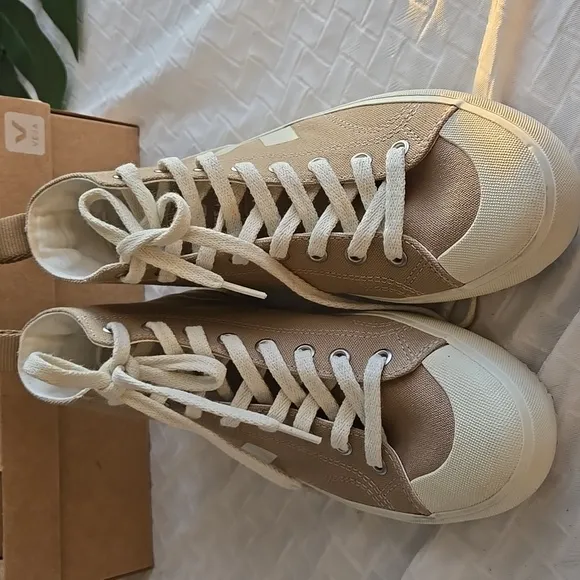 Veja Nova High-Top Canvas Sneaker in Dune/Pierre.  Sz: 8