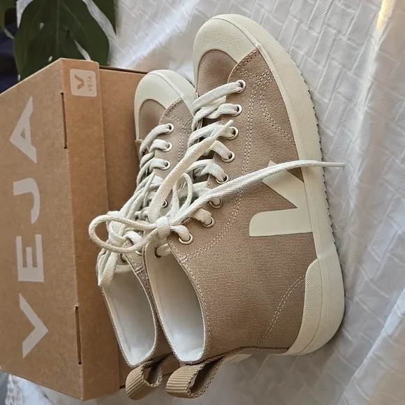 Veja Nova High-Top Canvas Sneaker in Dune/Pierre.  Sz: 8