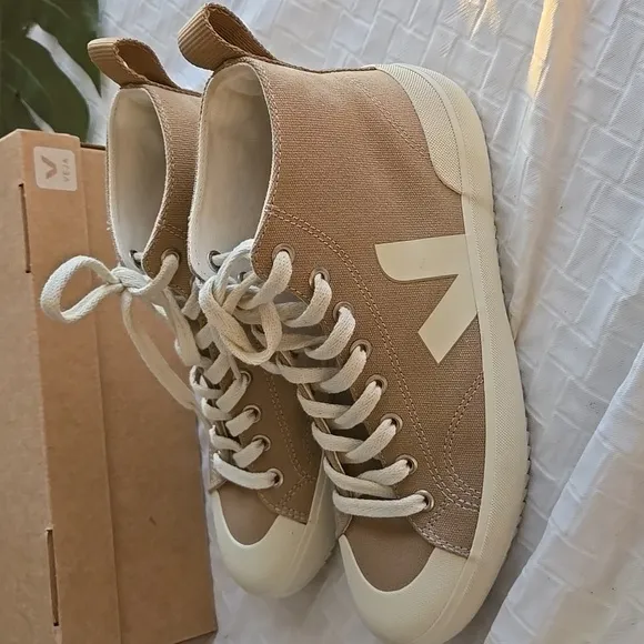 Veja Nova High-Top Canvas Sneaker in Dune/Pierre.  Sz: 8