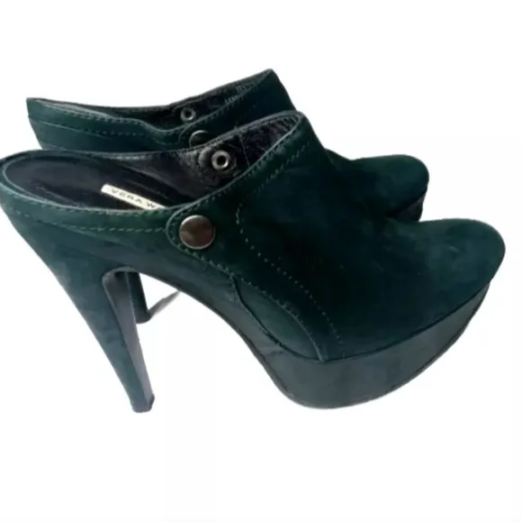 Vera Wang Lavender Leather Platform Mules Clog Heels Size 7.5 Dark Forest Green