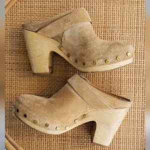 Veronica Beard Tan Dacey Sand Clogs with Studded Detail Sz 7