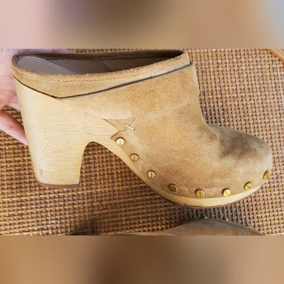 Veronica Beard Tan Dacey Sand Clogs with Studded Detail Sz 7