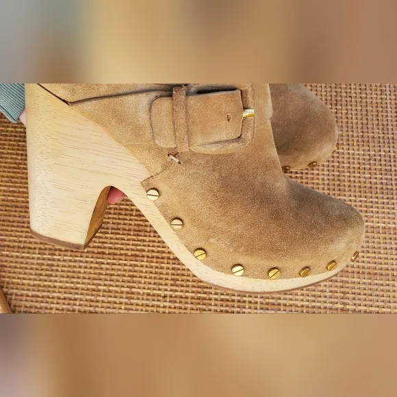 Veronica Beard Tan Dacey Sand Clogs with Studded Detail Sz 7
