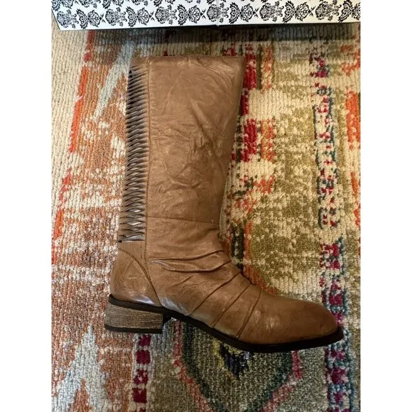 Very‎ Volatile Fringe Taupe Ruched And Shredded Riding Boots Size 7.5