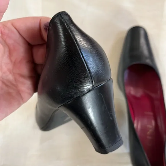 VICINI US7.5 /EU38 black leather shoes in good condition