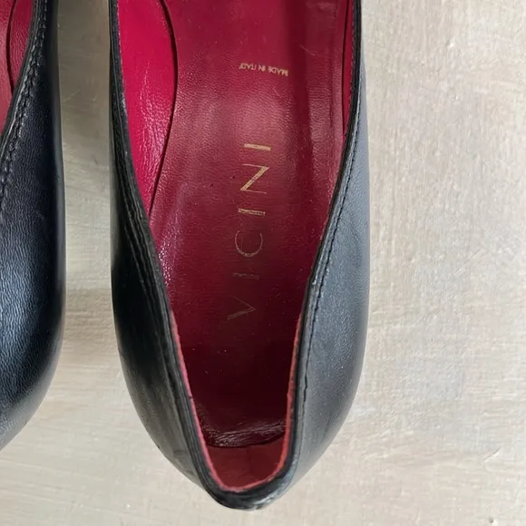 VICINI US7.5 /EU38 black leather shoes in good condition