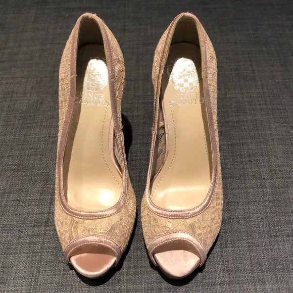 Vince Camuto Lace Cream High Heel size 7.5 Shoes