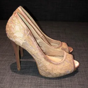 Vince Camuto Lace Cream High Heel size 7.5 Shoes