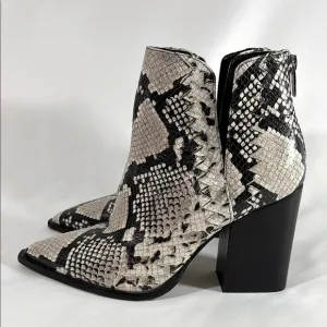 Vince Camuto REAL Leather Genedy Ankle Boot Pointed Toe Block Heel 9
