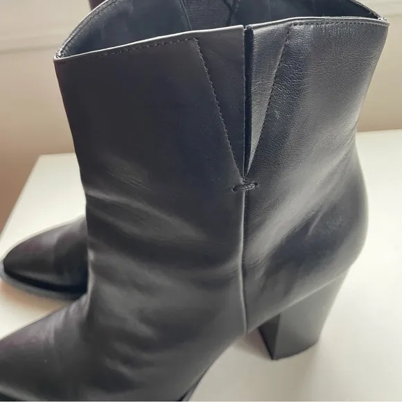 VINCE Erving Ankle Boots Black Leather Western Block Heel Pointy Toe 8.5