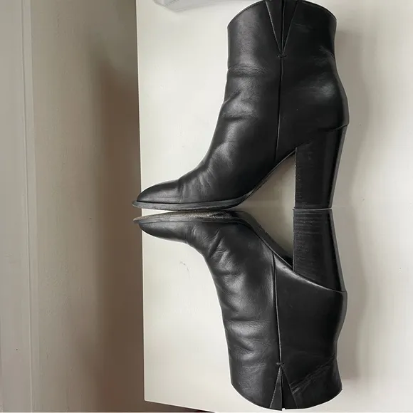 VINCE Erving Ankle Boots Black Leather Western Block Heel Pointy Toe 8.5