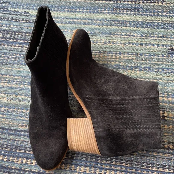 Vince Haider Suede Flint Stock Heel Ankle Boots size 7.5