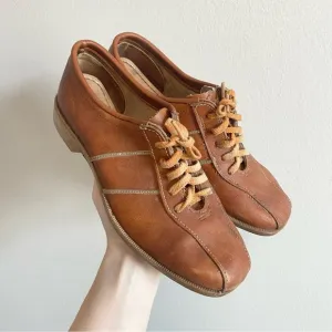 Vintage 1970s Made in USA Women's Tan Leather Lace Up Bowling Shoes Size 7.5-8