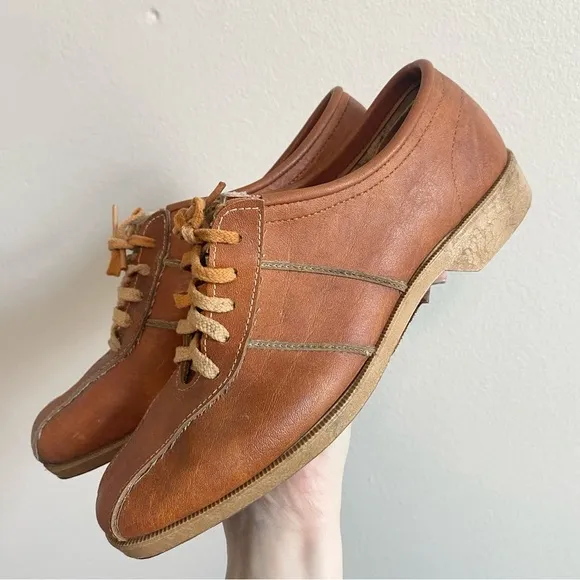 Vintage 1970s Made in USA Women's Tan Leather Lace Up Bowling Shoes Size 7.5-8