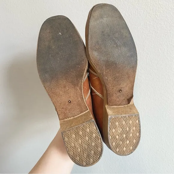 Vintage 1970s Made in USA Women's Tan Leather Lace Up Bowling Shoes Size 7.5-8