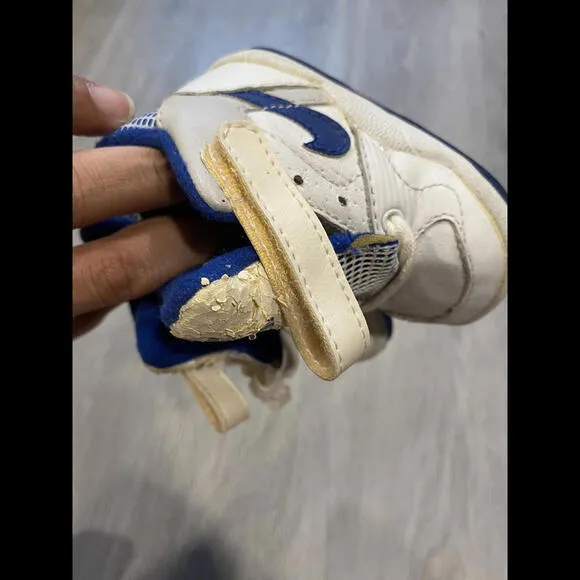 Vintage 1980s Infant 2.5c NIKE High-Top Sneakers White &amp; Blue Style #900608IF