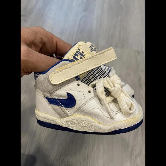 Vintage 1980s Infant 2.5c NIKE High-Top Sneakers White &amp; Blue Style #900608IF