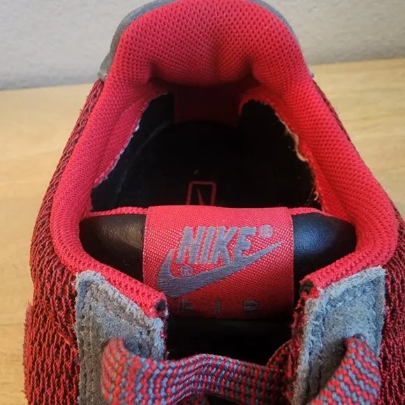 Vintage 2006 Nike Air Lava Dome ACG Red Gray Suede Sneaker Shoes Mens 9