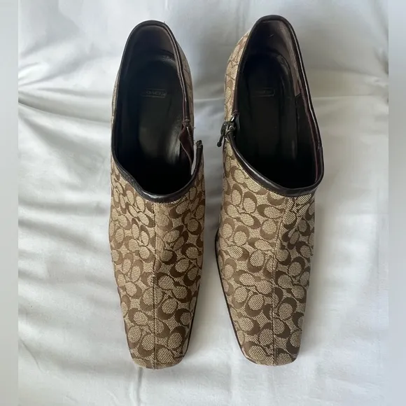 Vintage Coach A3971 Daphne Logo Khaki/Mohagany women's Shoes Size 6