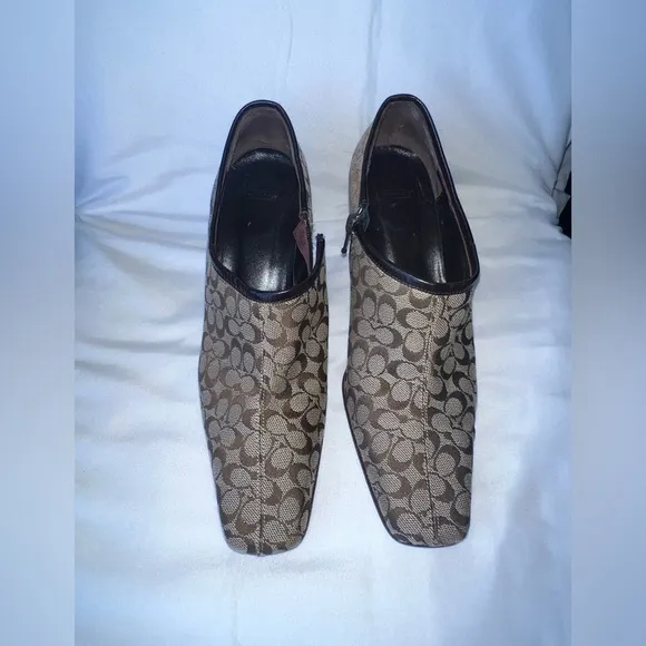 Vintage Coach A3971 Daphne Logo Khaki/Mohagany women's Shoes Size 6
