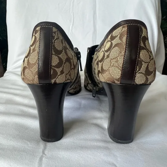 Vintage Coach A3971 Daphne Logo Khaki/Mohagany women's Shoes Size 6
