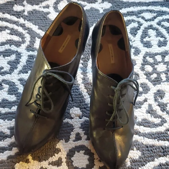 Vintage Elegant Black Lace-Up Heels
