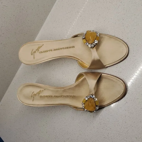 Vintage GIUSEPPE ZANOTTI kitten Heels With Gemstone Accent