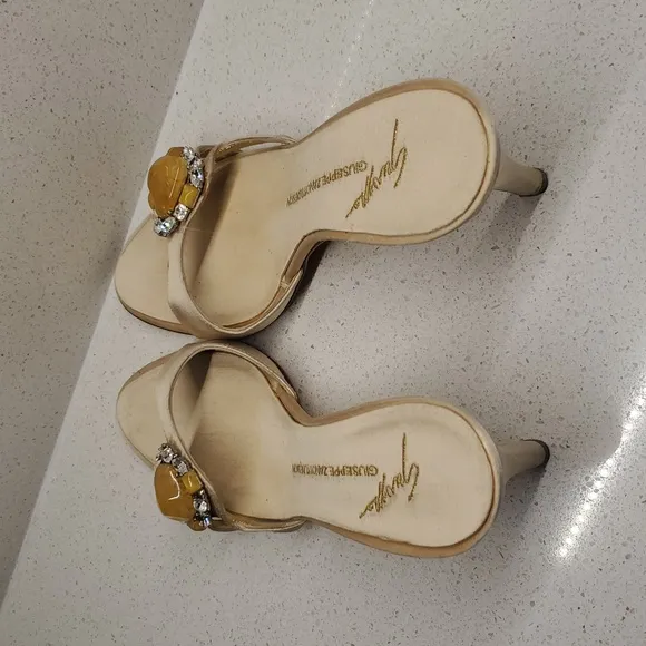 Vintage GIUSEPPE ZANOTTI kitten Heels With Gemstone Accent