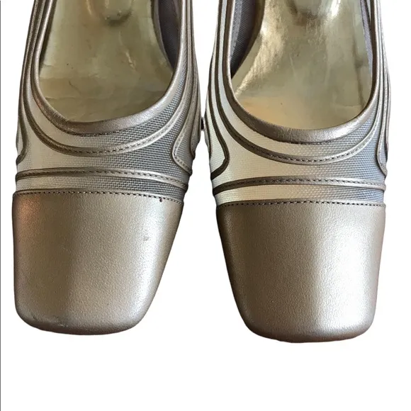 Vintage golden J. Renee shoes, size 6m