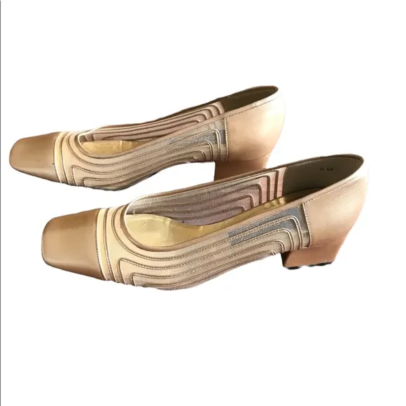 Vintage golden J. Renee shoes, size 6m